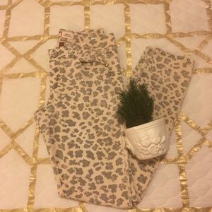 🦄5/$25 sale🦄 Leopard print jeans size 7